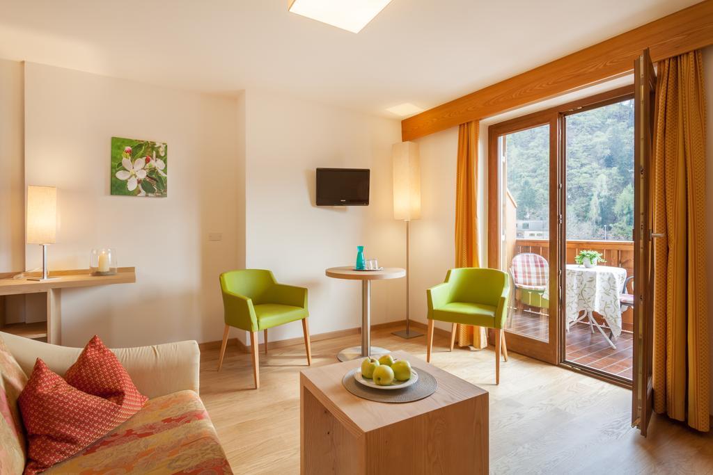 Hotel Kiendl Schenna Exteriör bild