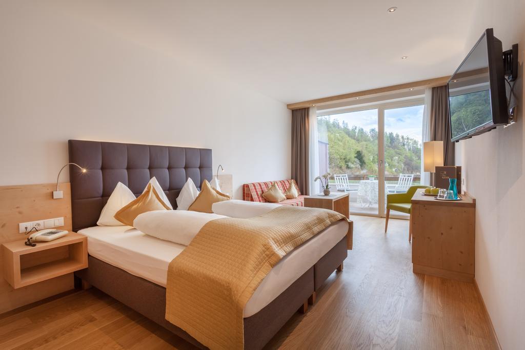 Hotel Kiendl Schenna Exteriör bild